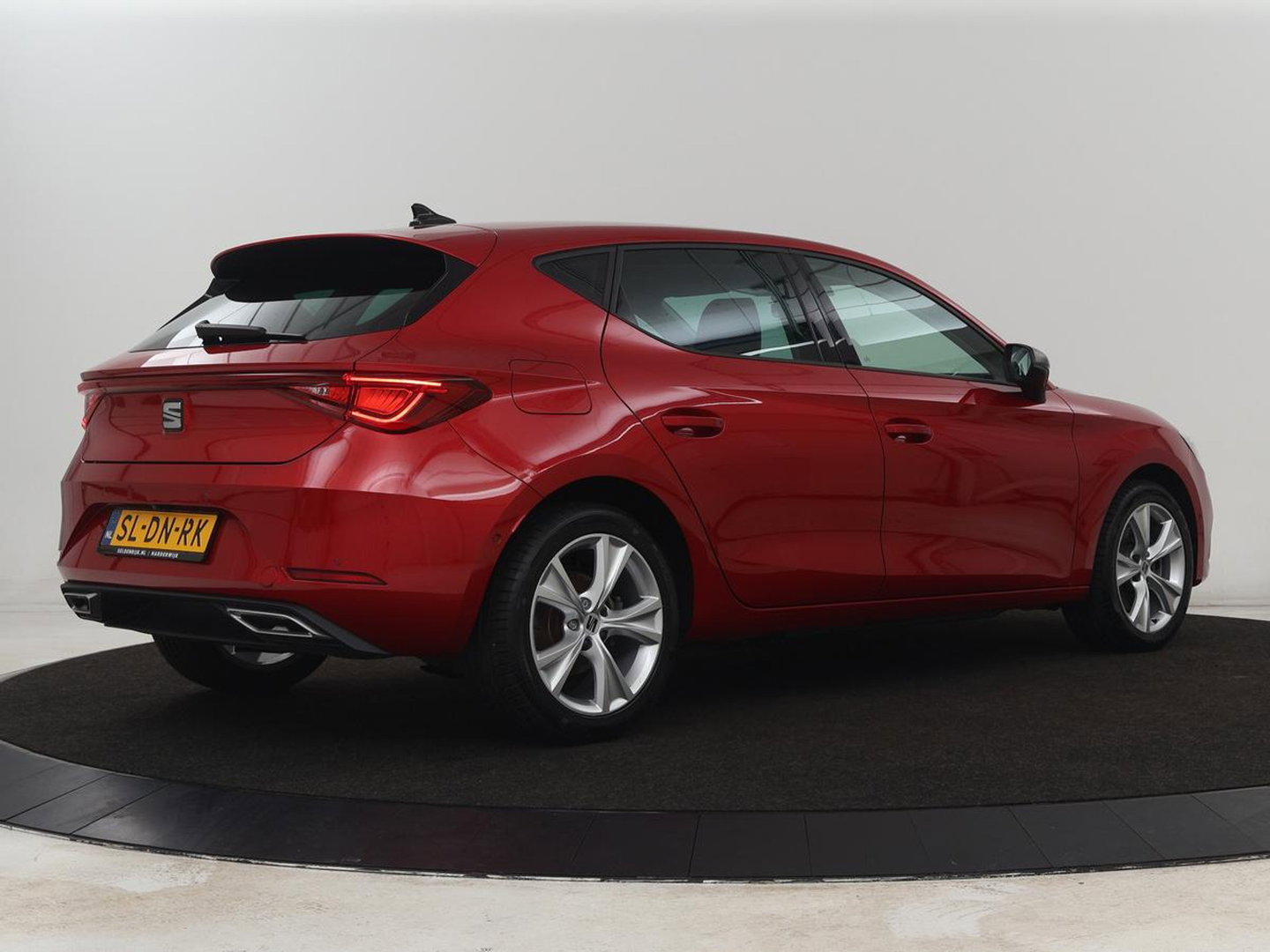 SEAT Leon 1.4 TSI eHybrid PHEV FR | Stoel & stuurverwarming | Camera | Adaptive cruise | Carplay | Navigatie | Sfeerverlichting | Park Assist | Climate control | Full LED | PHEV | Plug In