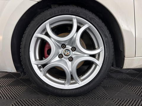 Alfa Romeo MiTo 1.3 JTDM ECO DISTINCTIVE *LEATHER | NAVI-FULLMAP | SPORTSEATS | ECC | RED-BRAKECALIPERS | CARBON-INLAY | PDC | CRUISE | 17''ALU*