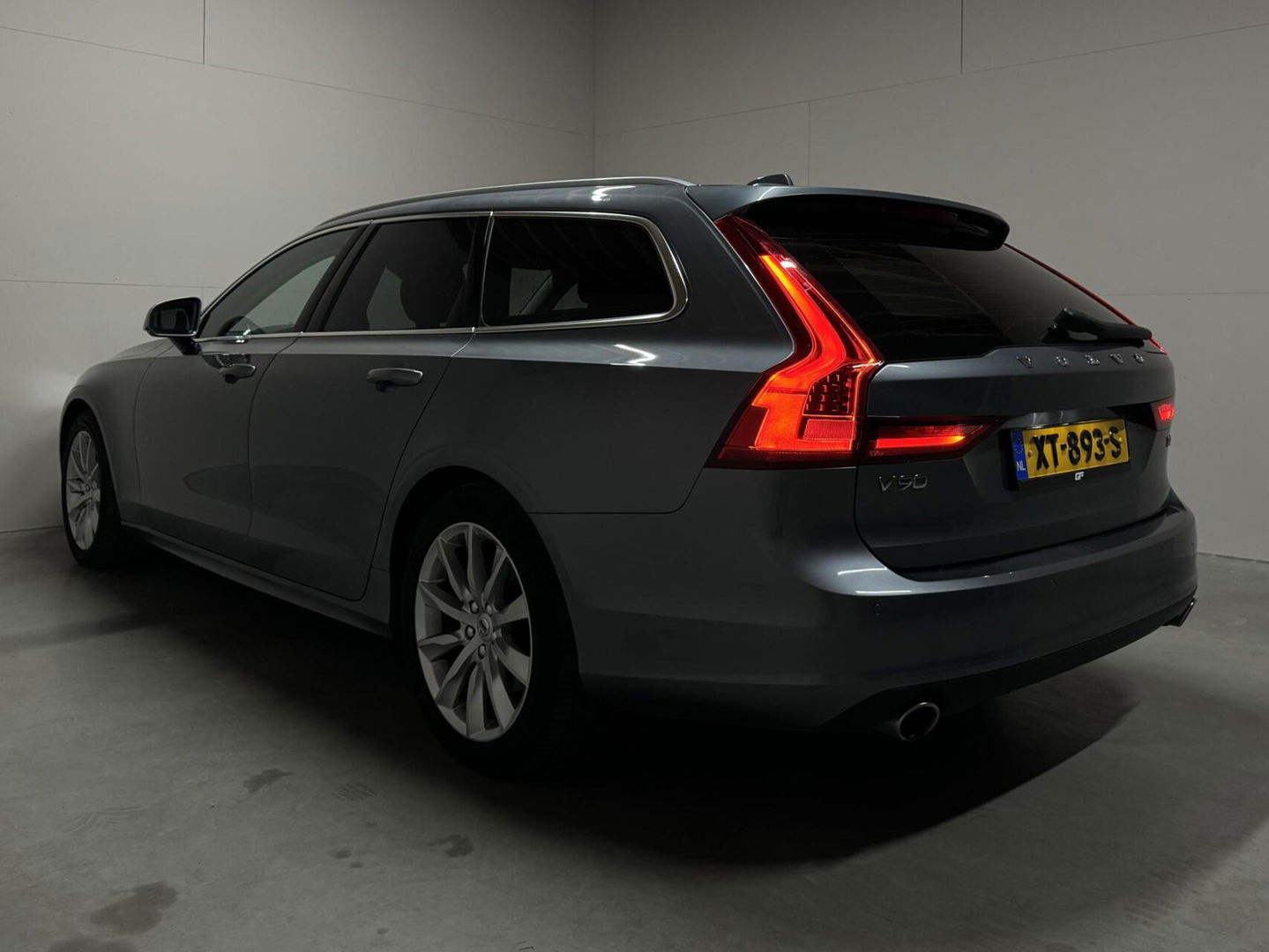 Volvo V90 2.0 T4 Momentum Leer Carplay Autopilot Trekh. NAP