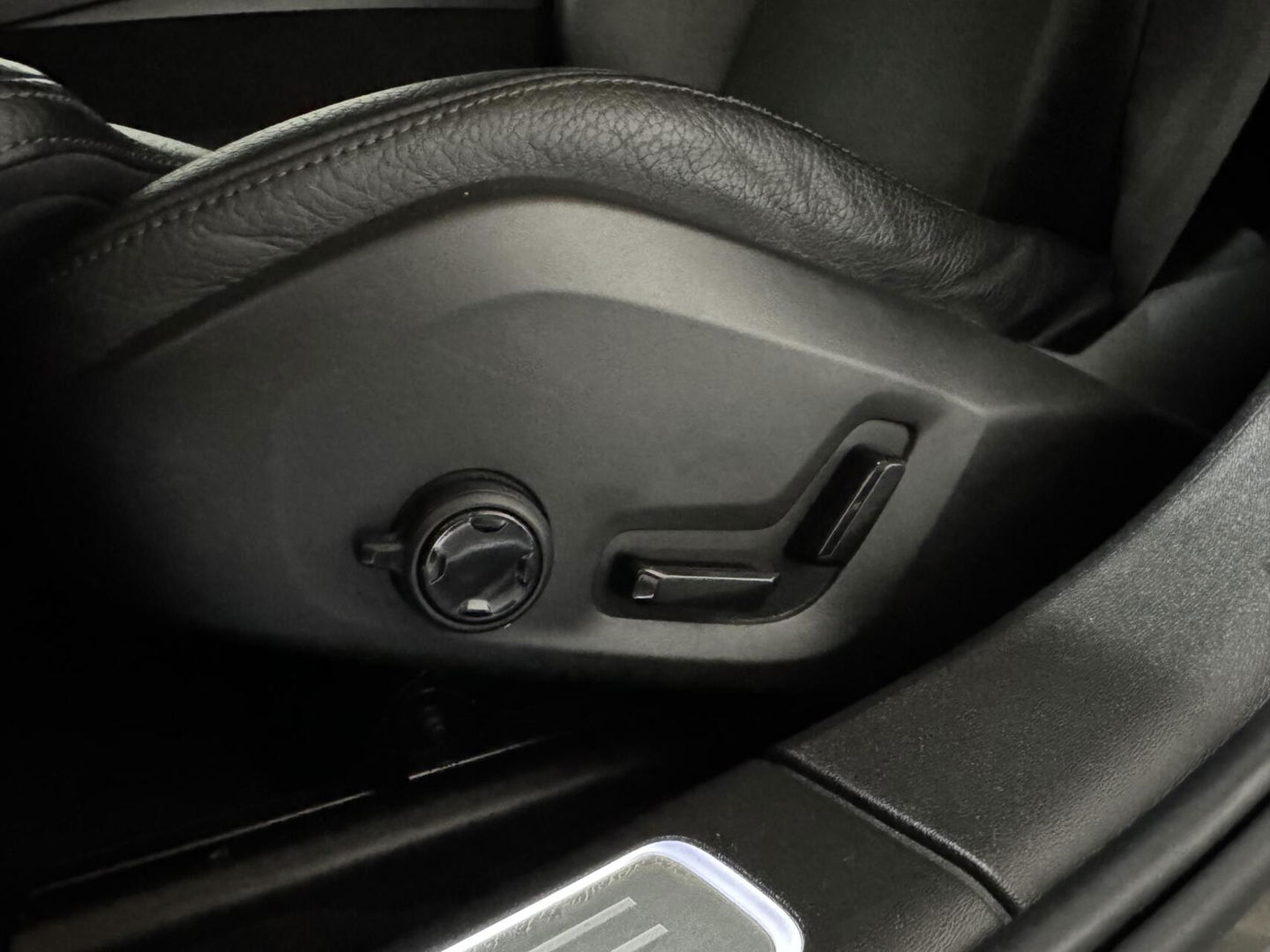 Volvo V90 2.0 T4 Momentum Leer Carplay Autopilot Trekh. NAP