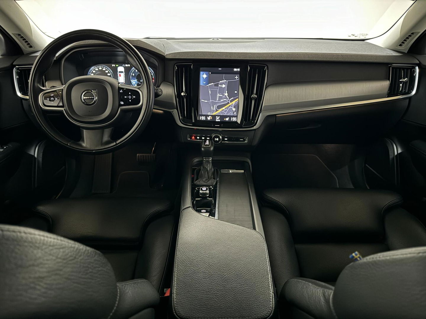 Volvo V90 2.0 T4 Momentum Leer Carplay Autopilot Trekh. NAP