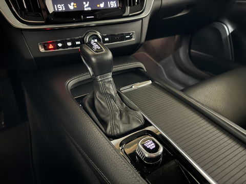 Volvo V90 2.0 T4 Momentum Leer Carplay Autopilot Trekh. NAP