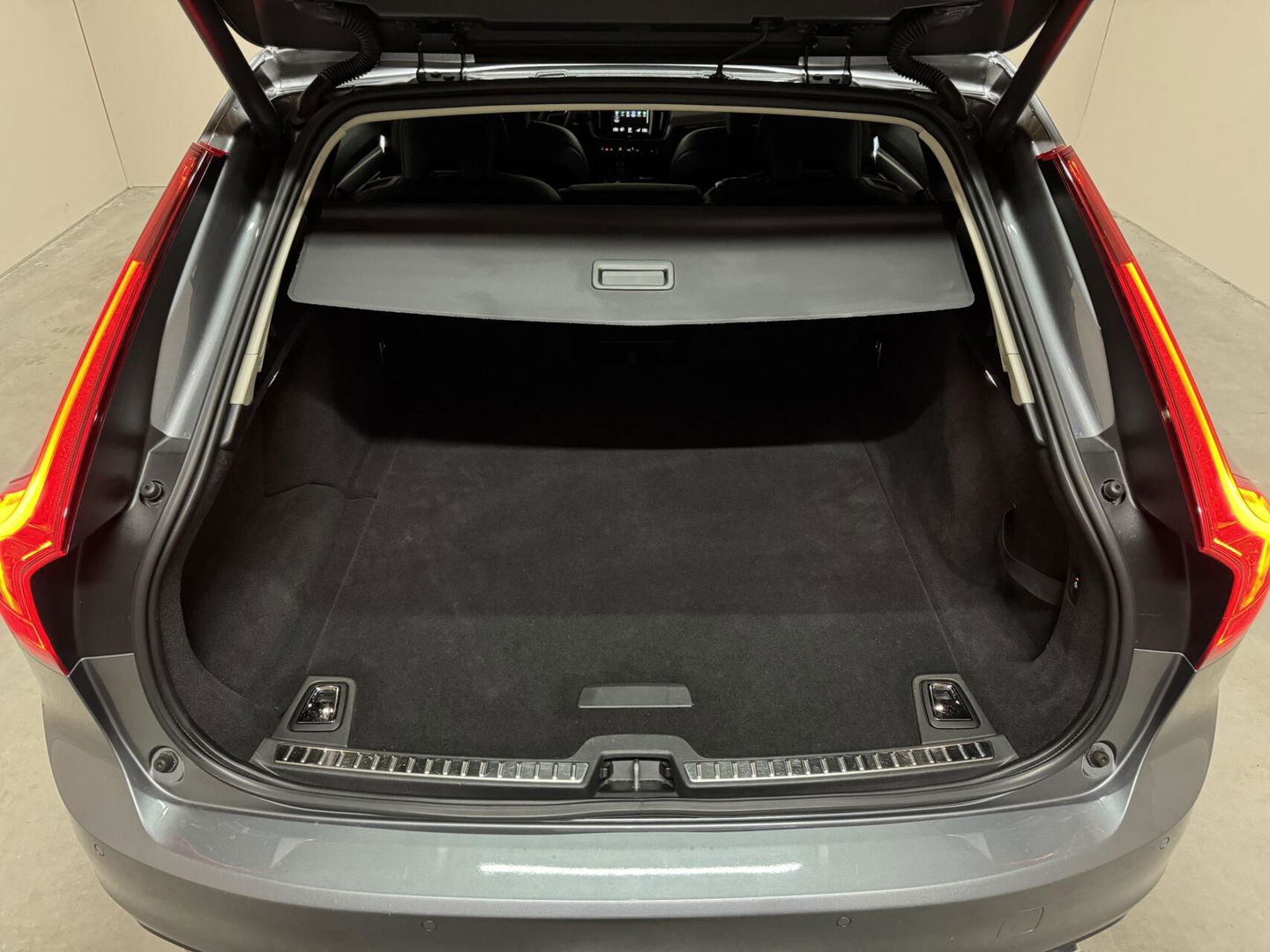 Volvo V90 2.0 T4 Momentum Leer Carplay Autopilot Trekh. NAP