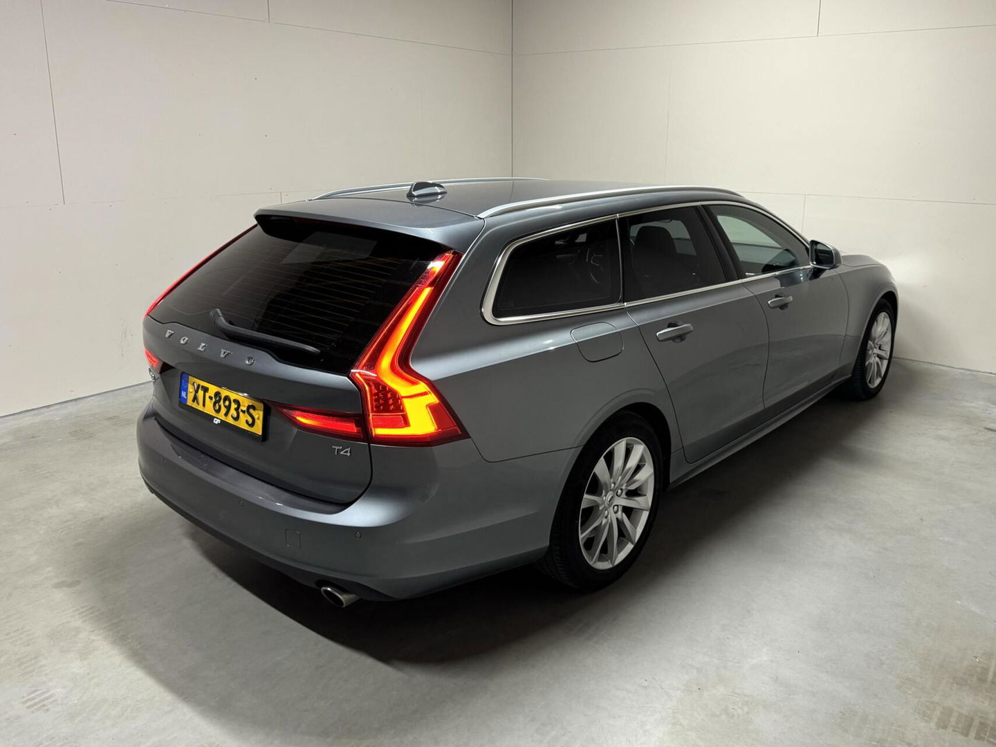 Volvo V90 2.0 T4 Momentum Leer Carplay Autopilot Trekh. NAP
