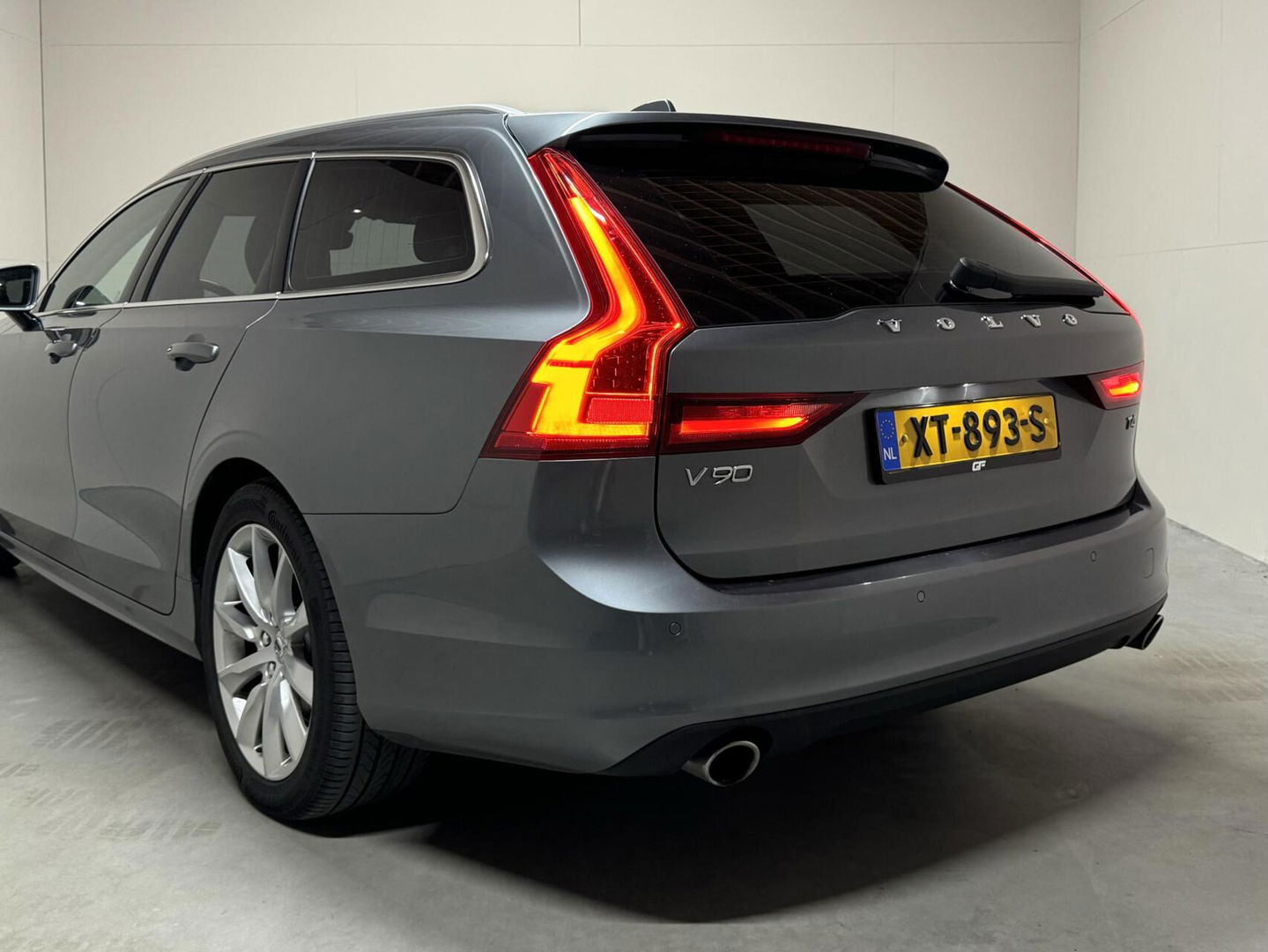 Volvo V90 2.0 T4 Momentum Leer Carplay Autopilot Trekh. NAP