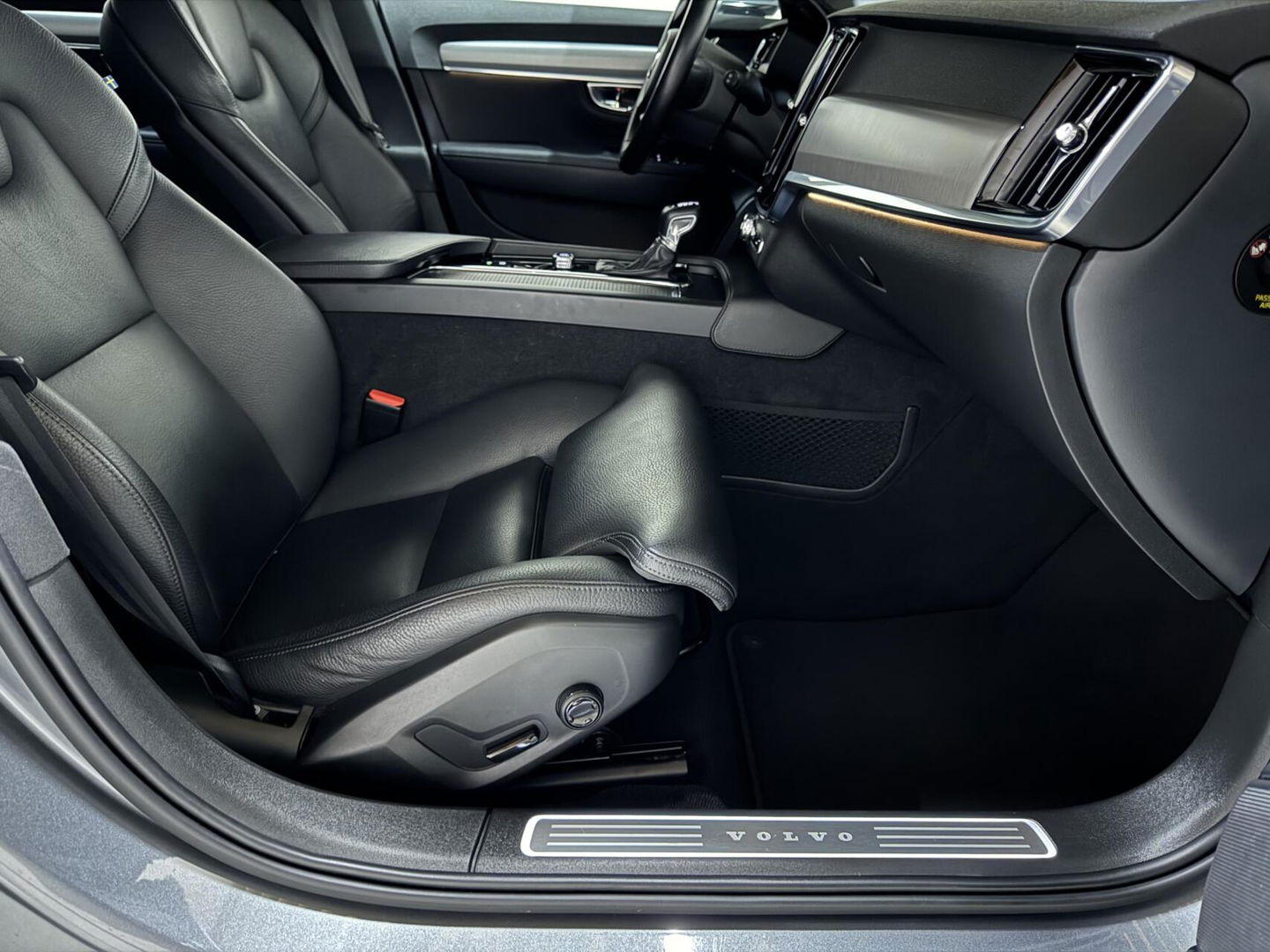 Volvo V90 2.0 T4 Momentum Leer Carplay Autopilot Trekh. NAP