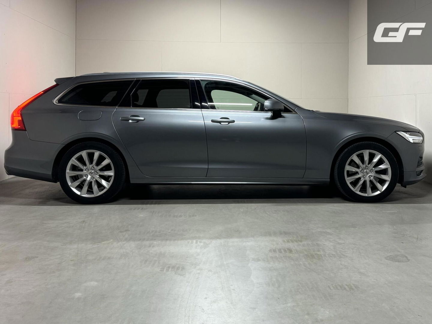 Volvo V90 2.0 T4 Momentum Leer Carplay Autopilot Trekh. NAP