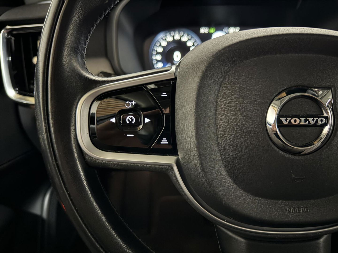 Volvo V90 2.0 T4 Momentum Leer Carplay Autopilot Trekh. NAP