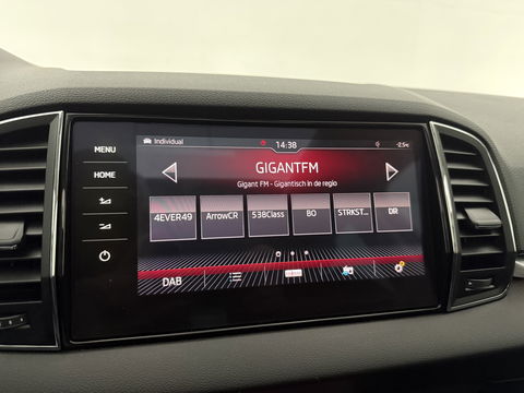 Škoda Karoq 1.5 TSI ACT Style Business | Pano | Sfeer | Camera | Canton | Memory | Trekh. | Carplay | Adap. Cruise | NAP