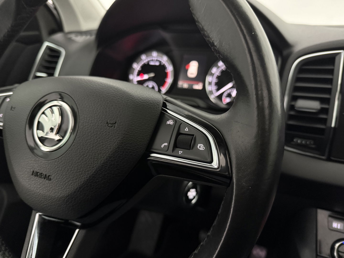 Škoda Karoq 1.5 TSI ACT Style Business | Pano | Sfeer | Camera | Canton | Memory | Trekh. | Carplay | Adap. Cruise | NAP