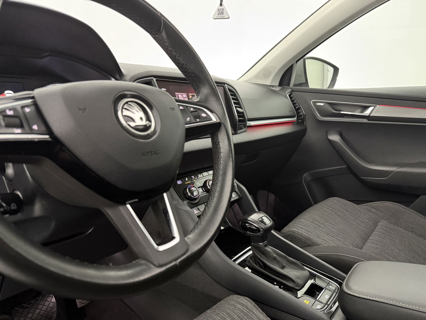 Škoda Karoq 1.5 TSI ACT Style Business | Pano | Sfeer | Camera | Canton | Memory | Trekh. | Carplay | Adap. Cruise | NAP