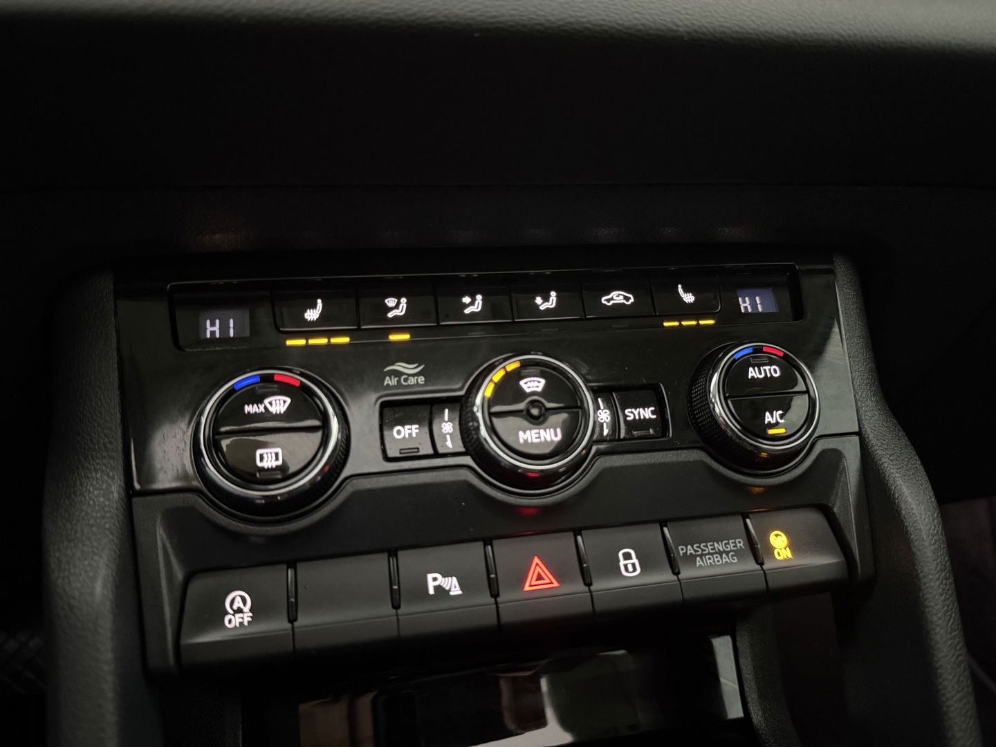 Škoda Karoq 1.5 TSI ACT Style Business | Pano | Sfeer | Camera | Canton | Memory | Trekh. | Carplay | Adap. Cruise | NAP