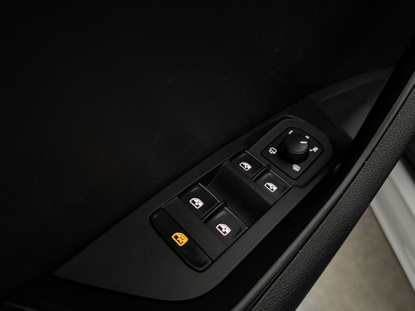 Škoda Karoq 1.5 TSI ACT Style Business | Pano | Sfeer | Camera | Canton | Memory | Trekh. | Carplay | Adap. Cruise | NAP