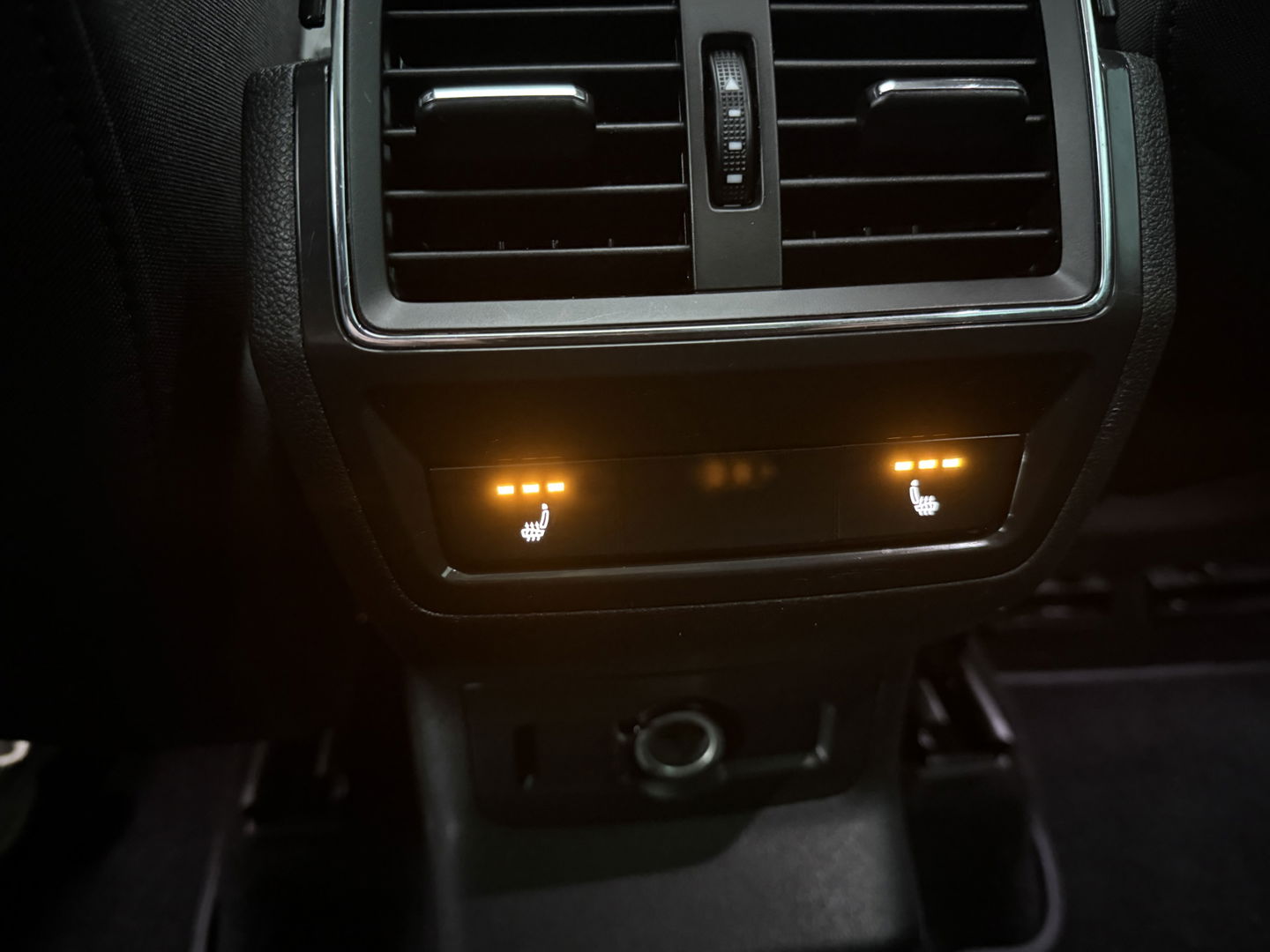 Škoda Karoq 1.5 TSI ACT Style Business | Pano | Sfeer | Camera | Canton | Memory | Trekh. | Carplay | Adap. Cruise | NAP