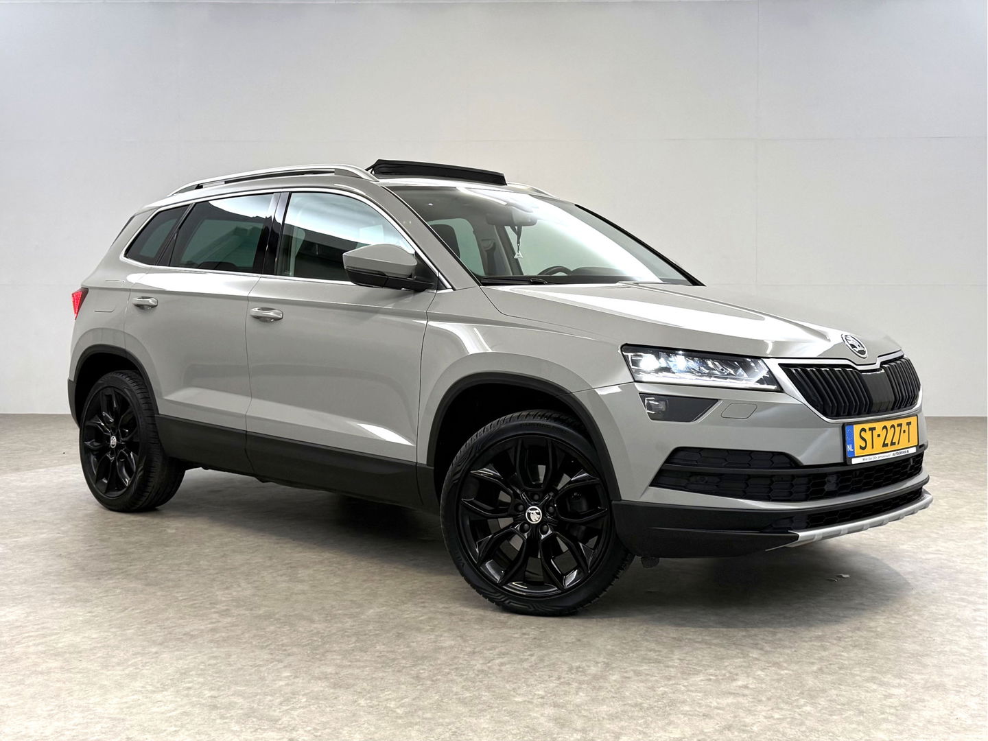 Škoda Karoq 1.5 TSI ACT Style Business | Pano | Sfeer | Camera | Canton | Memory | Trekh. | Carplay | Adap. Cruise | NAP