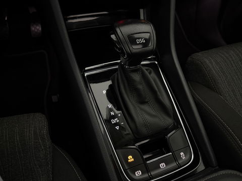 Škoda Karoq 1.5 TSI ACT Style Business | Pano | Sfeer | Camera | Canton | Memory | Trekh. | Carplay | Adap. Cruise | NAP