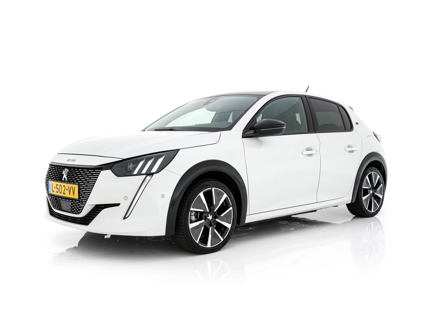 Peugeot e-208 EV GT Pack 50 kWh (3-Fase-11kW) {SOH-86%} (INCL-BTW) *HEATPUMP | PANO | FULL-LED | DIGI-COCKPIT | BLINDSPOT | CAMERA | LEATHER-ALCANTARA | AMBIENTLIGHT | NAVI-FULLMAP | LANE-ASSIST | KEYLESS | DAB | CCS-FASTLOADER | HEATED-SPORTSEATS