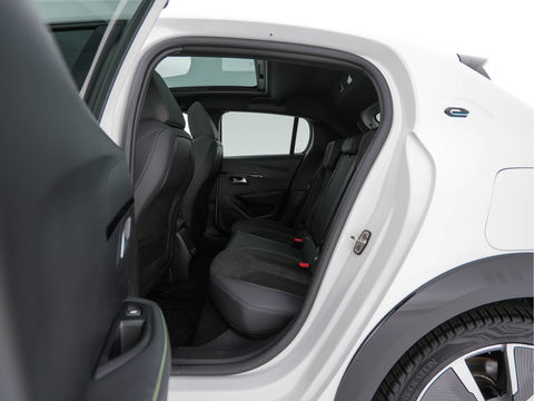 Peugeot e-208 EV GT Pack 50 kWh (3-Fase-11kW) {SOH-86%} (INCL-BTW) *HEATPUMP | PANO | FULL-LED | DIGI-COCKPIT | BLINDSPOT | CAMERA | LEATHER-ALCANTARA | AMBIENTLIGHT | NAVI-FULLMAP | LANE-ASSIST | KEYLESS | DAB | CCS-FASTLOADER | HEATED-SPORTSEATS