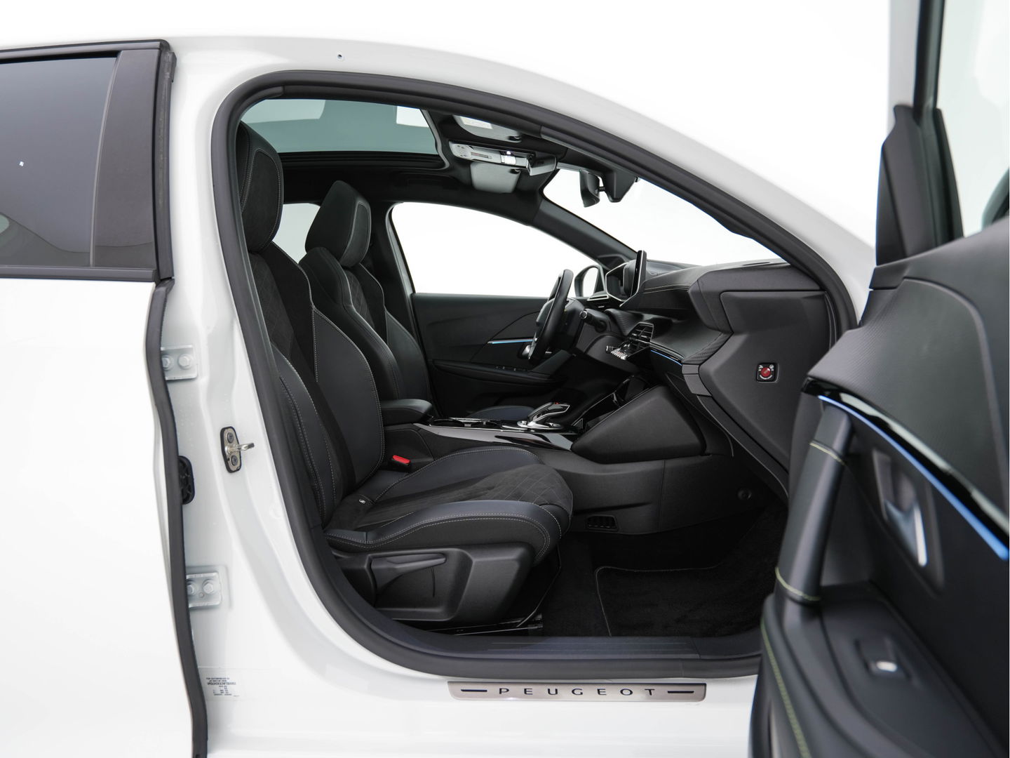 Peugeot e-208 EV GT Pack 50 kWh (3-Fase-11kW) {SOH-86%} (INCL-BTW) *HEATPUMP | PANO | FULL-LED | DIGI-COCKPIT | BLINDSPOT | CAMERA | LEATHER-ALCANTARA | AMBIENTLIGHT | NAVI-FULLMAP | LANE-ASSIST | KEYLESS | DAB | CCS-FASTLOADER | HEATED-SPORTSEATS