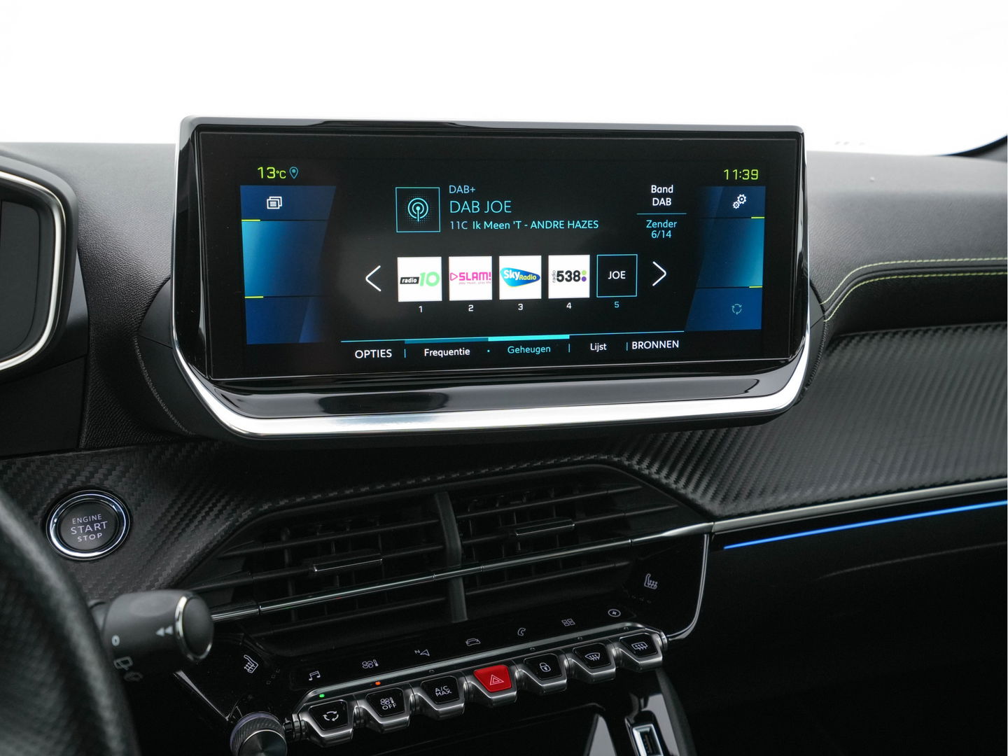 Peugeot e-208 EV GT Pack 50 kWh (3-Fase-11kW) {SOH-86%} (INCL-BTW) *HEATPUMP | PANO | FULL-LED | DIGI-COCKPIT | BLINDSPOT | CAMERA | LEATHER-ALCANTARA | AMBIENTLIGHT | NAVI-FULLMAP | LANE-ASSIST | KEYLESS | DAB | CCS-FASTLOADER | HEATED-SPORTSEATS