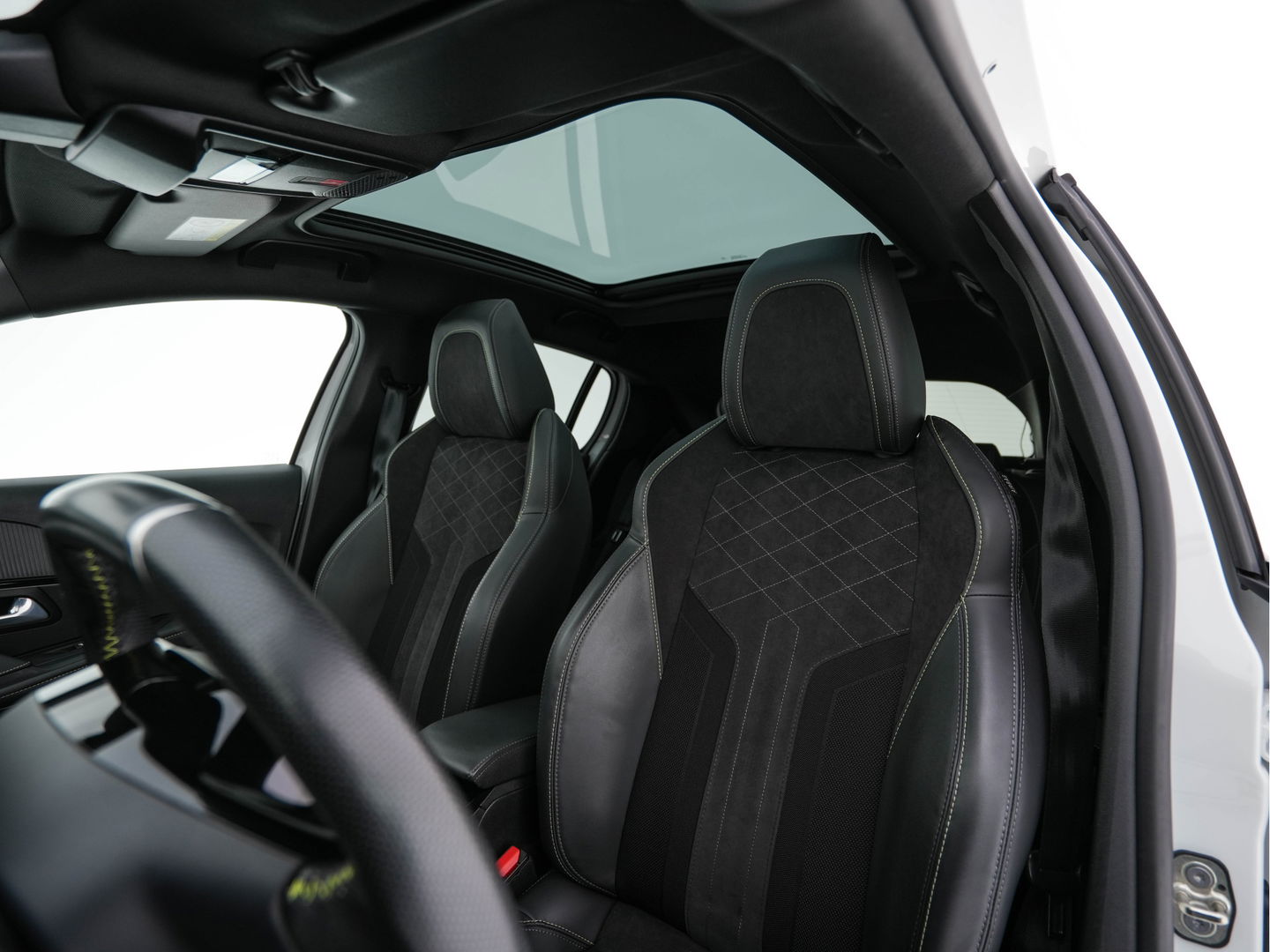 Peugeot e-208 EV GT Pack 50 kWh (3-Fase-11kW) {SOH-86%} (INCL-BTW) *HEATPUMP | PANO | FULL-LED | DIGI-COCKPIT | BLINDSPOT | CAMERA | LEATHER-ALCANTARA | AMBIENTLIGHT | NAVI-FULLMAP | LANE-ASSIST | KEYLESS | DAB | CCS-FASTLOADER | HEATED-SPORTSEATS