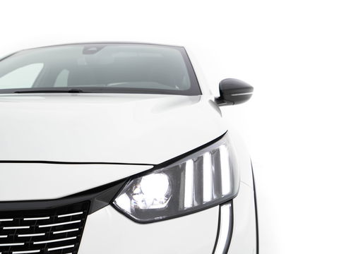 Peugeot e-208 EV GT Pack 50 kWh (3-Fase-11kW) {SOH-86%} (INCL-BTW) *HEATPUMP | PANO | FULL-LED | DIGI-COCKPIT | BLINDSPOT | CAMERA | LEATHER-ALCANTARA | AMBIENTLIGHT | NAVI-FULLMAP | LANE-ASSIST | KEYLESS | DAB | CCS-FASTLOADER | HEATED-SPORTSEATS