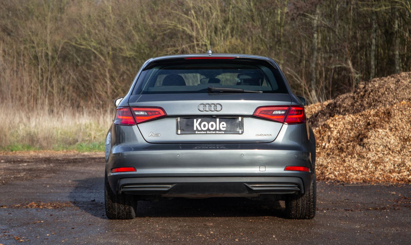 Audi A3 Sportback 1.4 e-tron PHEV Attraction Pro Line plus CARPLAY / CRUISE CONTROLE / STOELVERWARMING / PANORAMA DAK