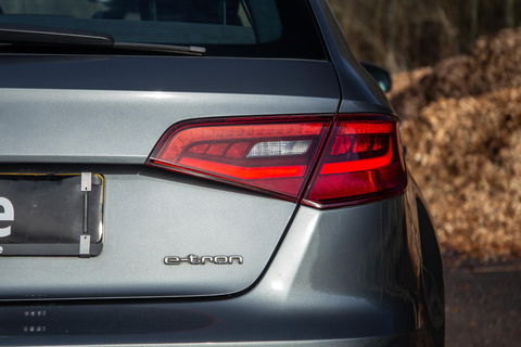 Audi A3 Sportback 1.4 e-tron PHEV Attraction Pro Line plus CARPLAY / CRUISE CONTROLE / STOELVERWARMING / PANORAMA DAK