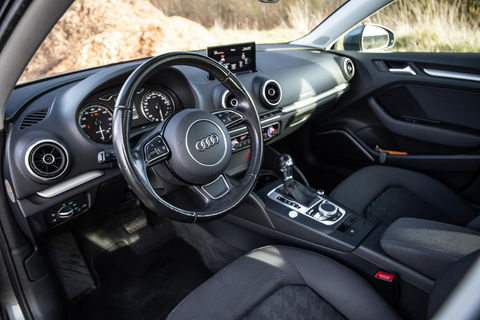 Audi A3 Sportback 1.4 e-tron PHEV Attraction Pro Line plus CARPLAY / CRUISE CONTROLE / STOELVERWARMING / PANORAMA DAK