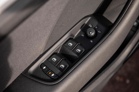 Audi A3 Sportback 1.4 e-tron PHEV Attraction Pro Line plus CARPLAY / CRUISE CONTROLE / STOELVERWARMING / PANORAMA DAK