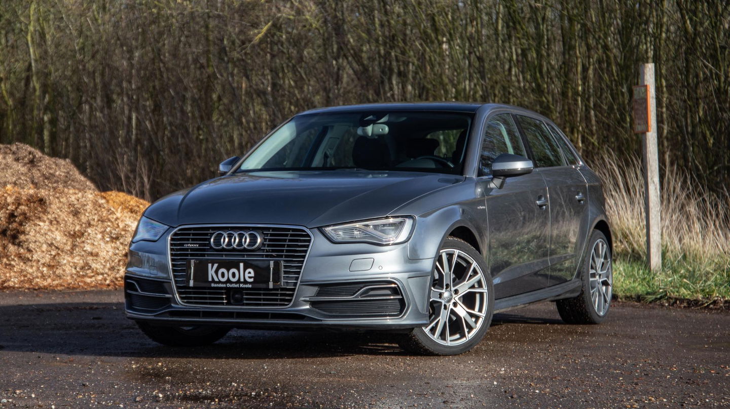 Audi A3 Sportback 1.4 e-tron PHEV Attraction Pro Line plus CARPLAY / CRUISE CONTROLE / STOELVERWARMING / PANORAMA DAK