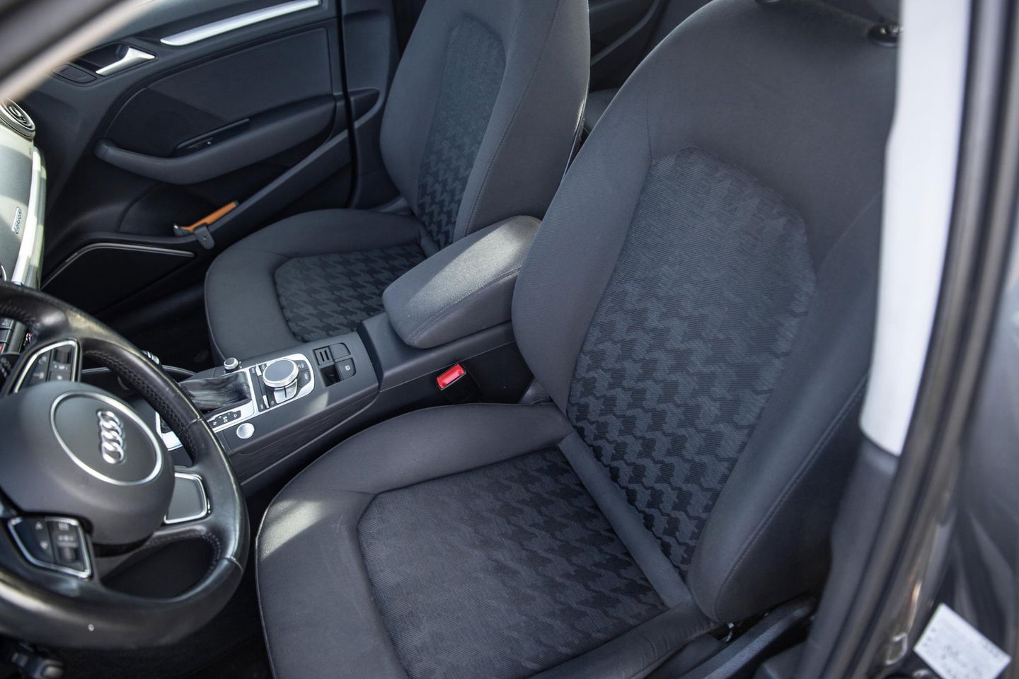 Audi A3 Sportback 1.4 e-tron PHEV Attraction Pro Line plus CARPLAY / CRUISE CONTROLE / STOELVERWARMING / PANORAMA DAK