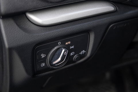 Audi A3 Sportback 1.4 e-tron PHEV Attraction Pro Line plus CARPLAY / CRUISE CONTROLE / STOELVERWARMING / PANORAMA DAK