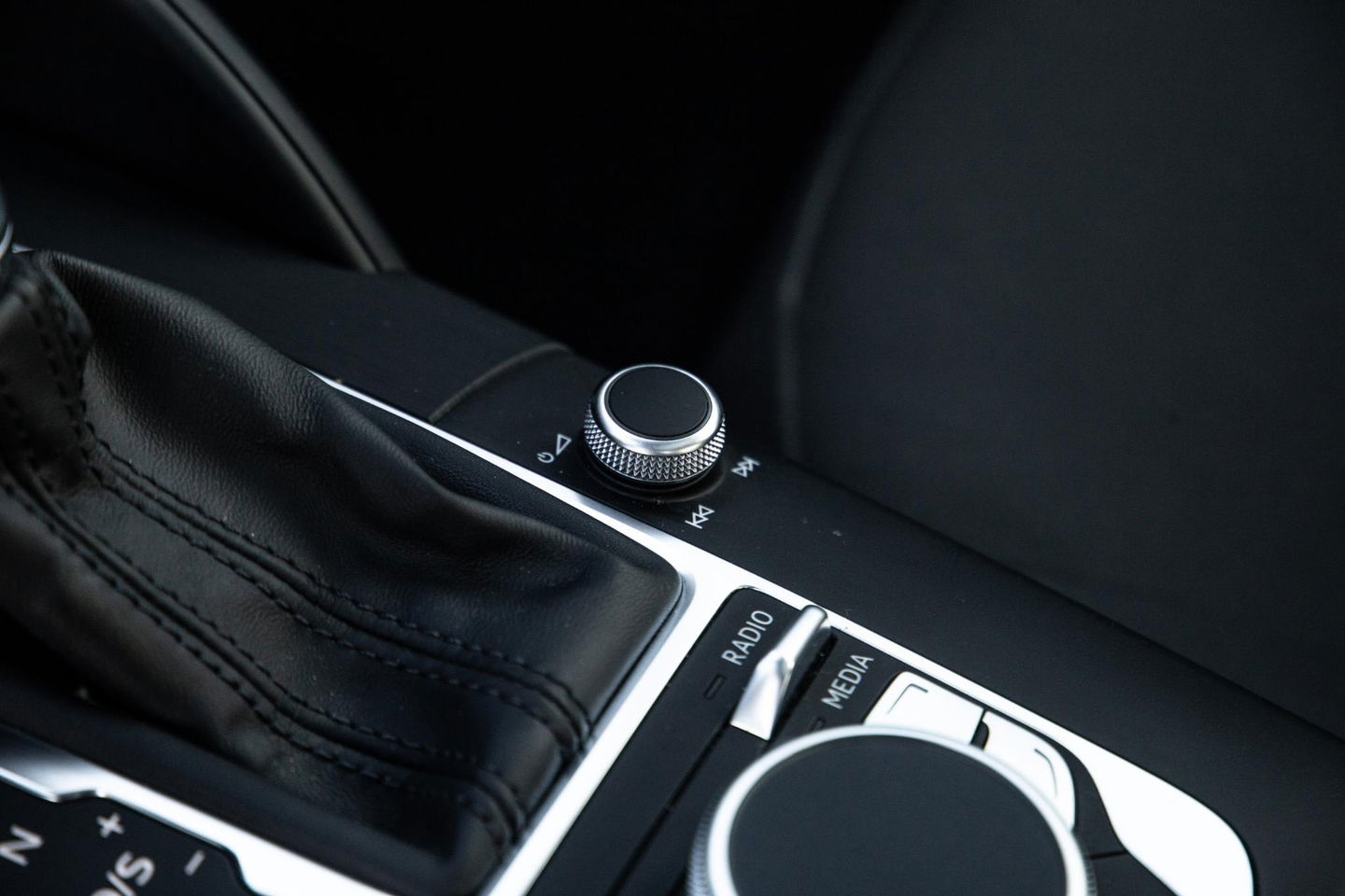 Audi A3 Sportback 1.4 e-tron PHEV Attraction Pro Line plus CARPLAY / CRUISE CONTROLE / STOELVERWARMING / PANORAMA DAK