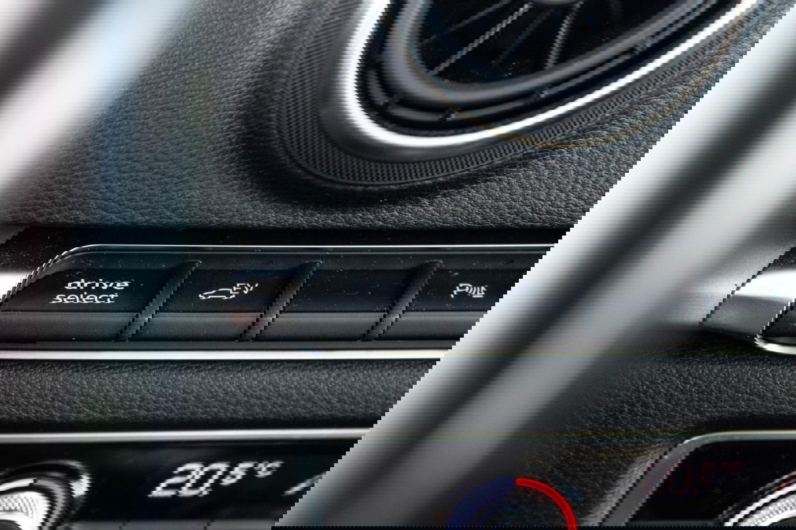 Audi A3 Sportback 1.4 e-tron PHEV Attraction Pro Line plus CARPLAY / CRUISE CONTROLE / STOELVERWARMING / PANORAMA DAK