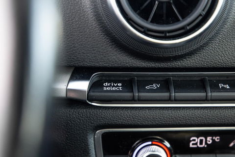 Audi A3 Sportback 1.4 e-tron PHEV Attraction Pro Line plus CARPLAY / CRUISE CONTROLE / STOELVERWARMING / PANORAMA DAK