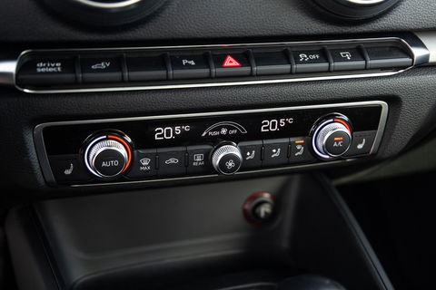 Audi A3 Sportback 1.4 e-tron PHEV Attraction Pro Line plus CARPLAY / CRUISE CONTROLE / STOELVERWARMING / PANORAMA DAK