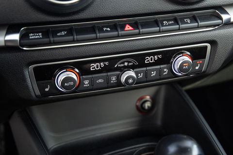 Audi A3 Sportback 1.4 e-tron PHEV Attraction Pro Line plus CARPLAY / CRUISE CONTROLE / STOELVERWARMING / PANORAMA DAK