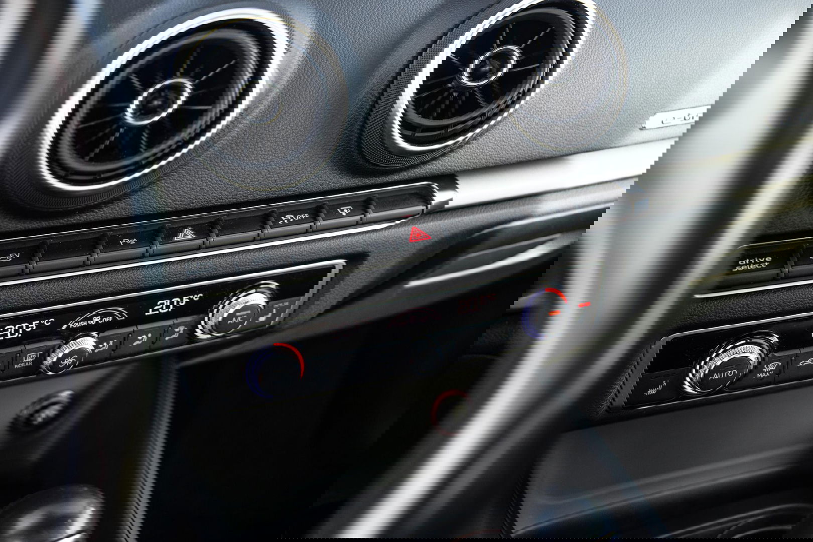 Audi A3 Sportback 1.4 e-tron PHEV Attraction Pro Line plus CARPLAY / CRUISE CONTROLE / STOELVERWARMING / PANORAMA DAK