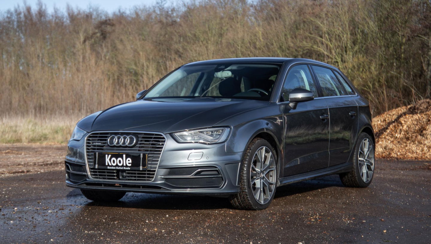 Audi A3 Sportback 1.4 e-tron PHEV Attraction Pro Line plus CARPLAY / CRUISE CONTROLE / STOELVERWARMING / PANORAMA DAK