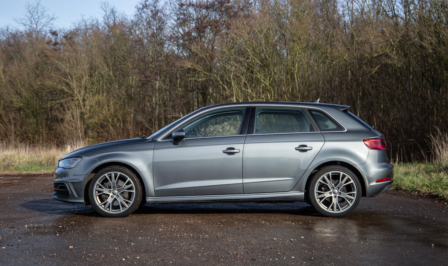 Audi A3 Sportback 1.4 e-tron PHEV Attraction Pro Line plus CARPLAY / CRUISE CONTROLE / STOELVERWARMING / PANORAMA DAK