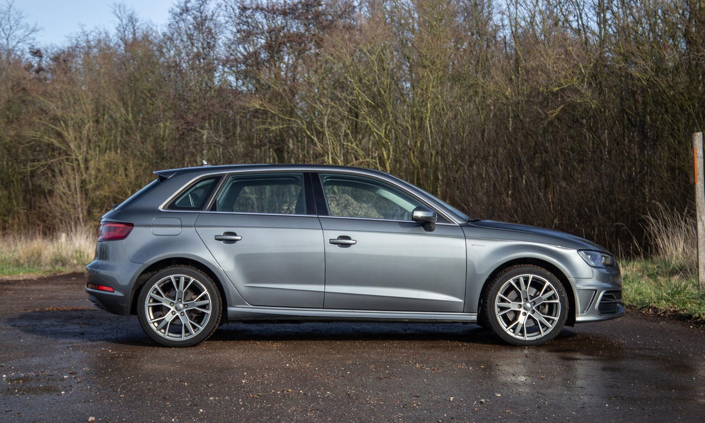 Audi A3 Sportback 1.4 e-tron PHEV Attraction Pro Line plus CARPLAY / CRUISE CONTROLE / STOELVERWARMING / PANORAMA DAK