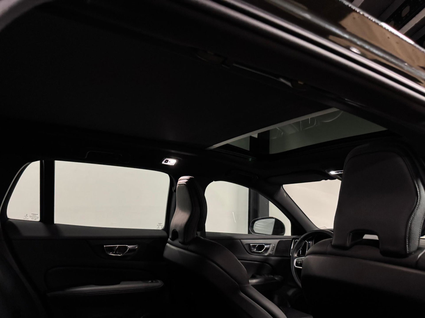 Volvo V60 2.0 T8 Twin Engine AWD Inscription PANO KEYLESS