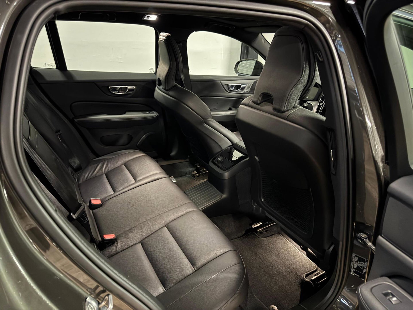 Volvo V60 2.0 T8 Twin Engine AWD Inscription PANO KEYLESS