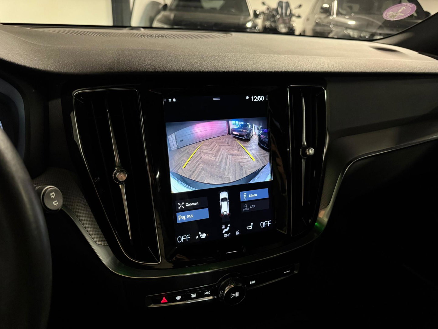 Volvo V60 2.0 T8 Twin Engine AWD Inscription PANO KEYLESS