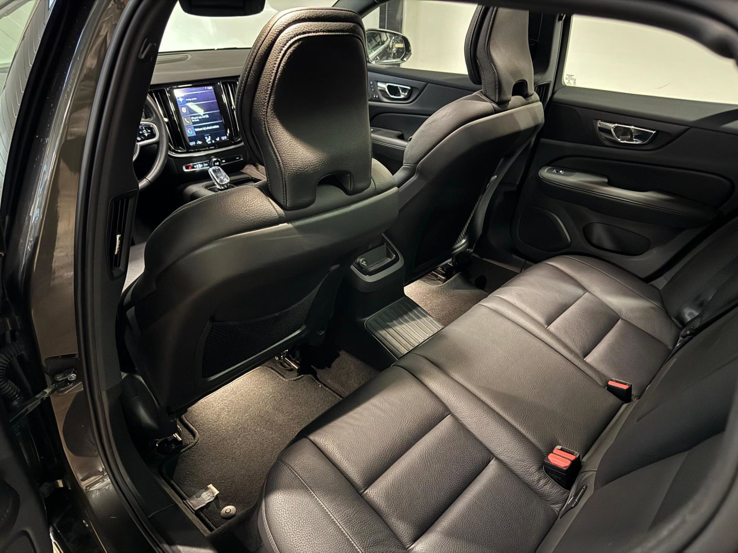 Volvo V60 2.0 T8 Twin Engine AWD Inscription PANO KEYLESS