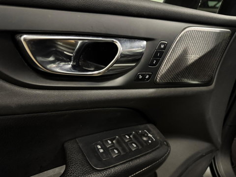 Volvo V60 2.0 T8 Twin Engine AWD Inscription PANO KEYLESS