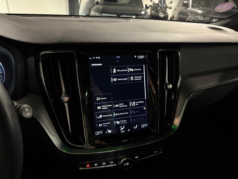 Volvo V60 2.0 T8 Twin Engine AWD Inscription PANO KEYLESS
