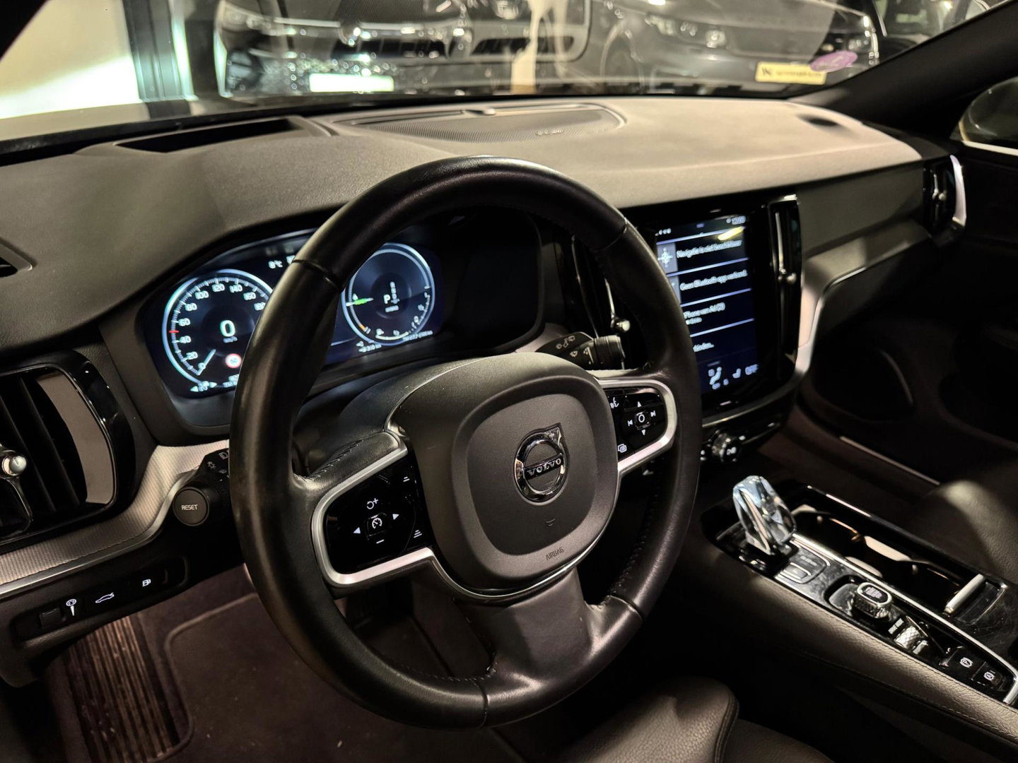 Volvo V60 2.0 T8 Twin Engine AWD Inscription PANO KEYLESS