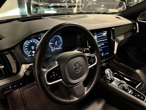 Volvo V60 2.0 T8 Twin Engine AWD Inscription PANO KEYLESS